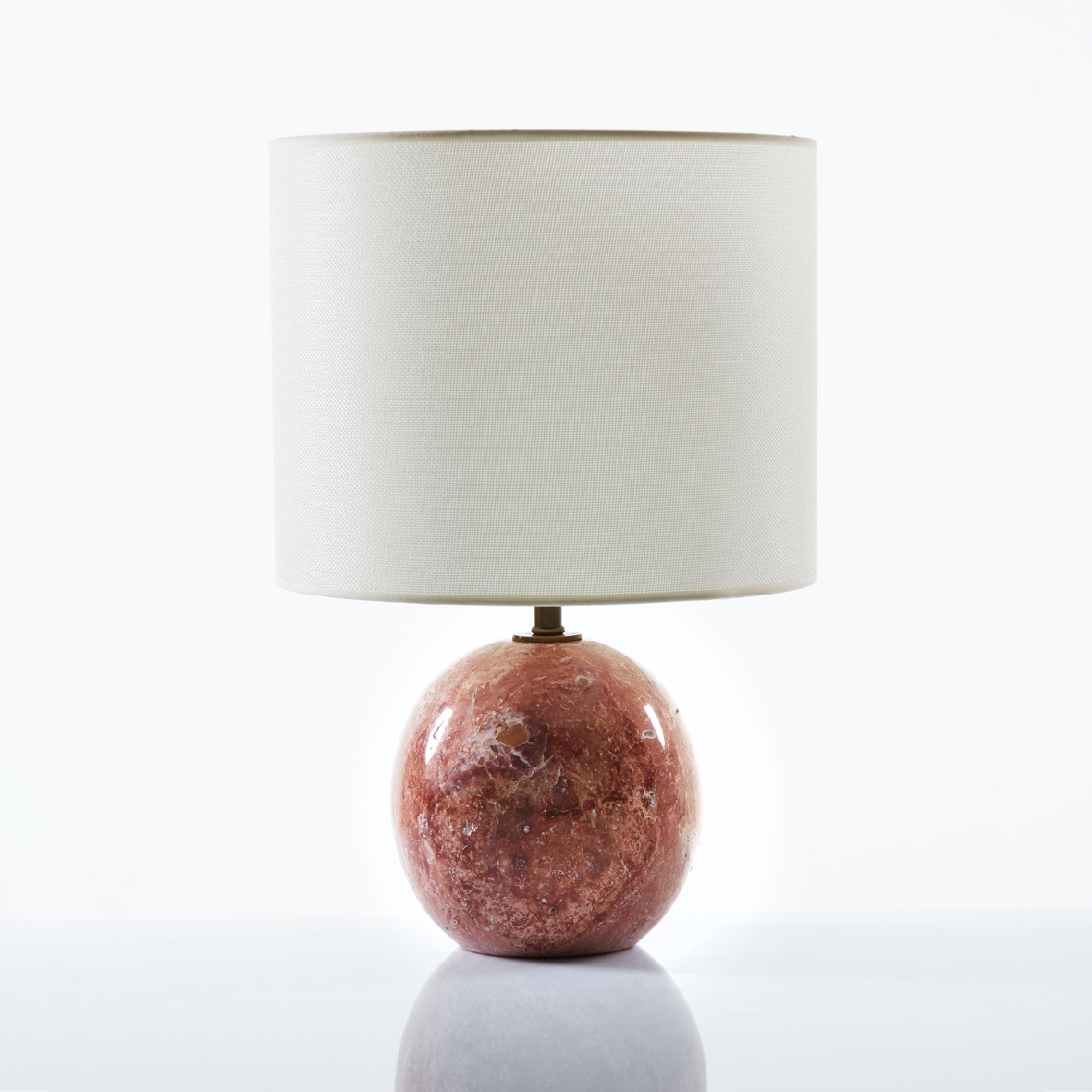 round-pink-travertine-table-lamp